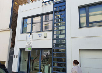 >Superb Self-Contained, Air Conditioned Office Building to Let, 647 sq ft (60 sq m), 1 Clarendon Road, Holland Park, London W11