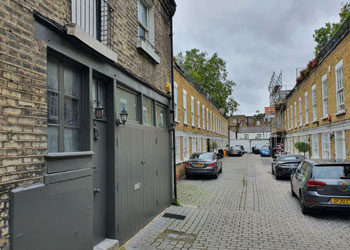 >Self-contained Office/Studio in Gated Mews to Let, 381 sq ft (38.8 sq m), 1b Kensington Park Mews, Notting Hill, London W11